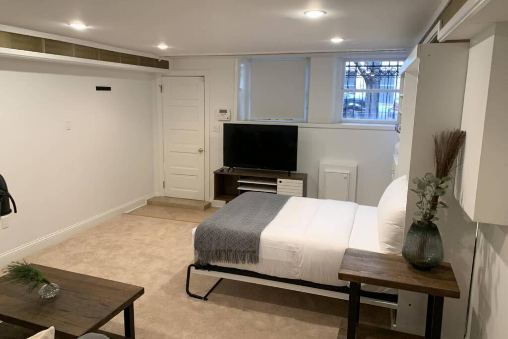 Studio Flat In The Heart Of Downtown Чикаго Экстерьер фото